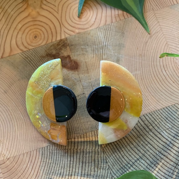 Retro Statement Posts - Picture 1 of 3